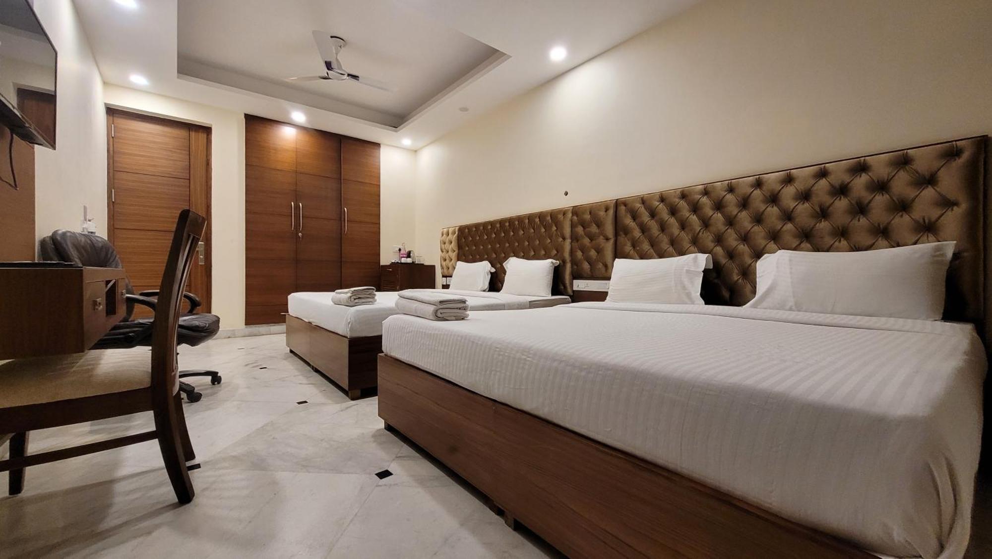 Jmd Residency Hotel Ню Делхи Екстериор снимка