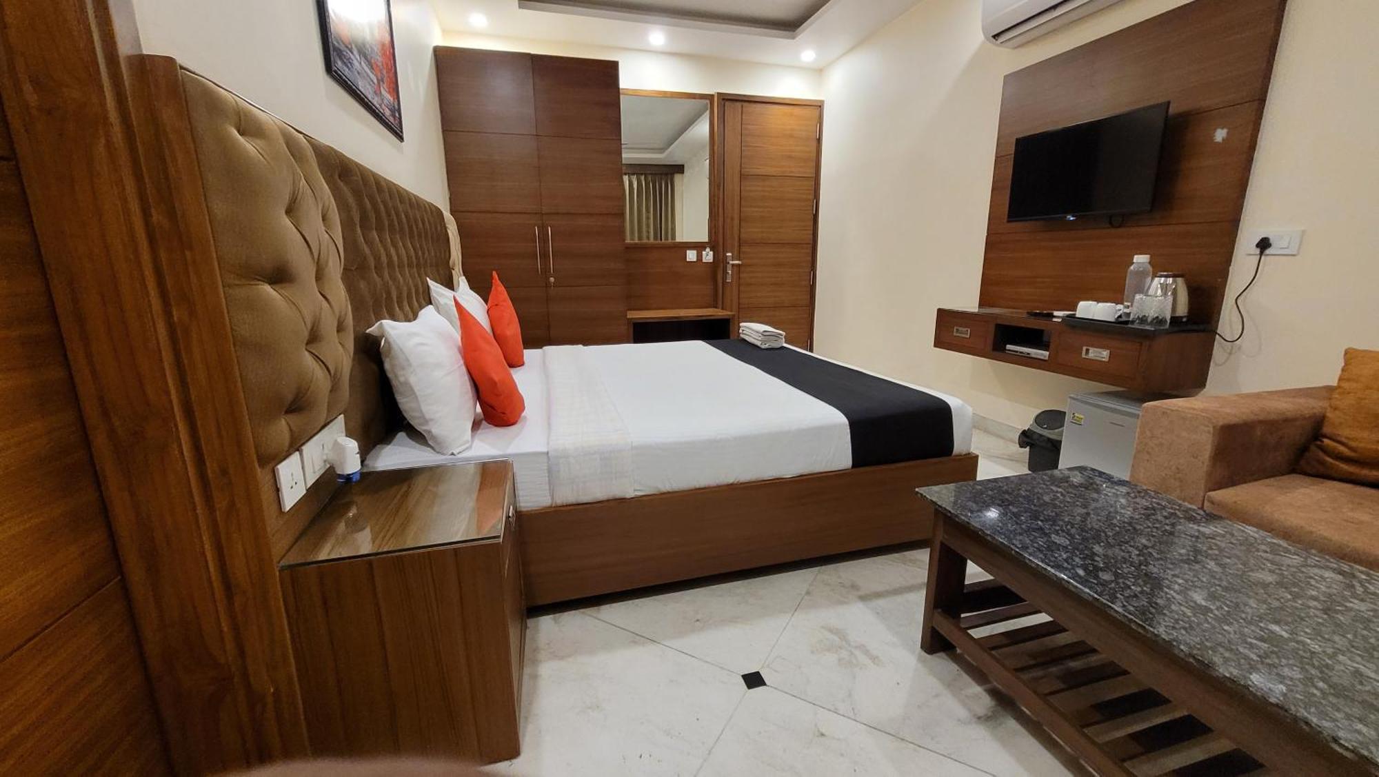 Jmd Residency Hotel Ню Делхи Екстериор снимка