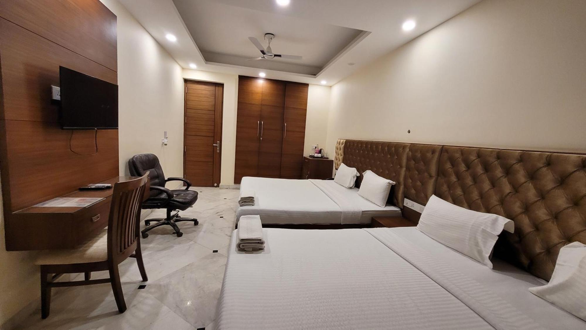 Jmd Residency Hotel Ню Делхи Екстериор снимка