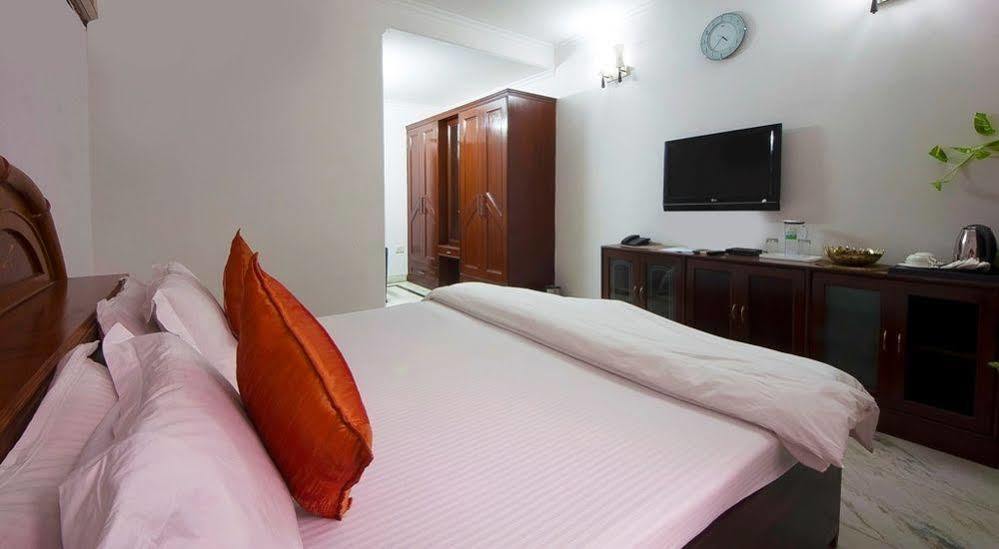 Jmd Residency Hotel Ню Делхи Екстериор снимка